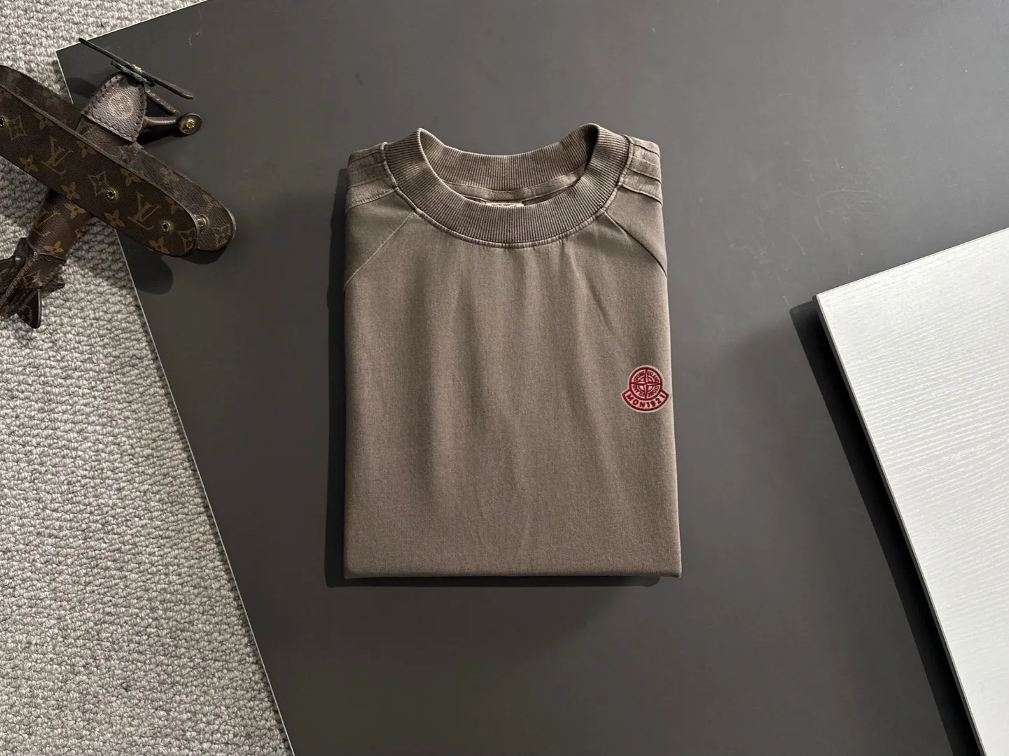 Next day shipping P460 Stone lsland/stone island high quality 2025 spring and summer new casual heavy industry suit exclusively developed by yb! High quality production! Imported custom-made fabrics for foreign orders, with high breathability and comfort, impeccable details, brand element design concept, delicate and soft feel! It presents a casual cut and the upper body shape is great! On sale simultaneously on the official website! From a high-end men's positioning brand, the low-key luxury taste is irresistible! Exquisite workmanship and impeccable quality! The overall style is simple, fashionable and timeless, fully meeting the requirements of stylish and tasteful dressing! Size: S-XXL